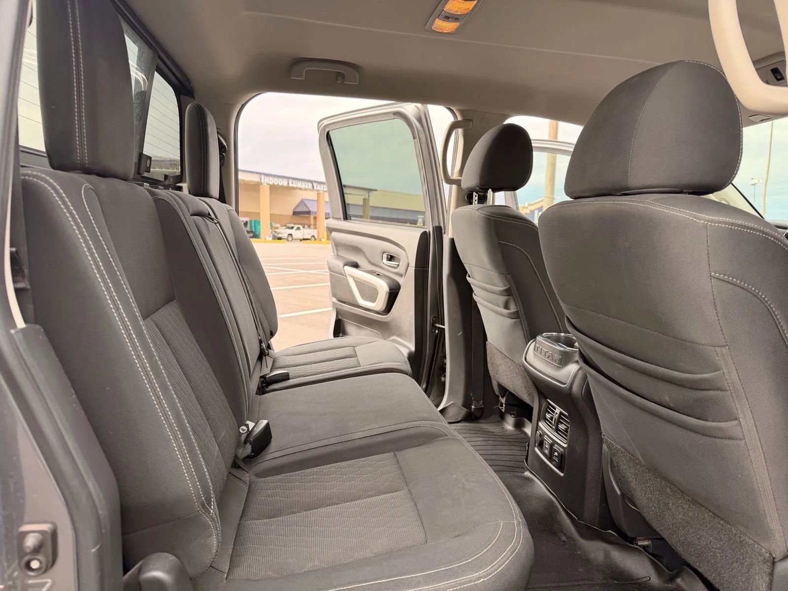 Used 2019 Nissan Titan SV w/ SV Convenience Package image 21