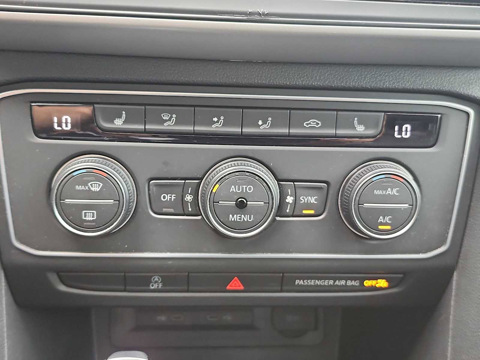 Used 2021 Volkswagen Atlas Cross Sport SE image 19