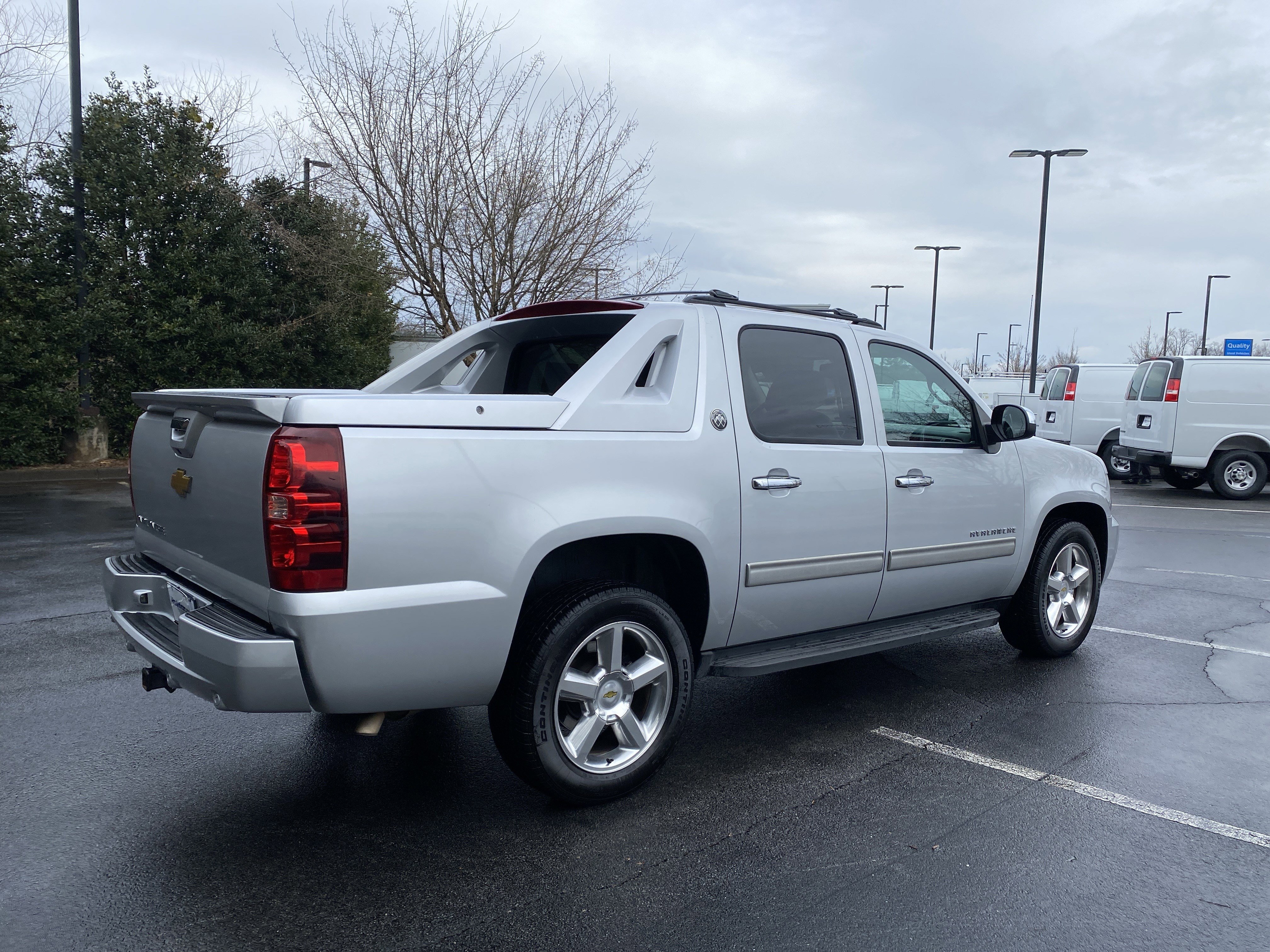 Used 2013 Chevrolet Avalanche LT w/ All-Star Edition image 9