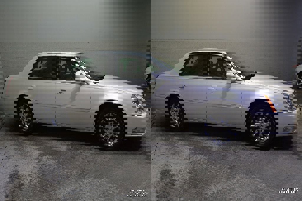 Used 2011 Cadillac DTS Luxury image 29