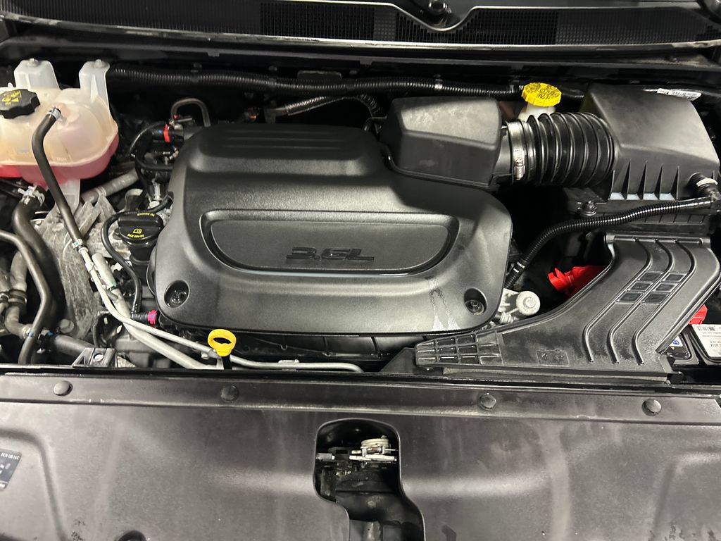 Used 2024 Chrysler Pacifica Touring-L w/ Uconnect Theater Family Group FWD image 28