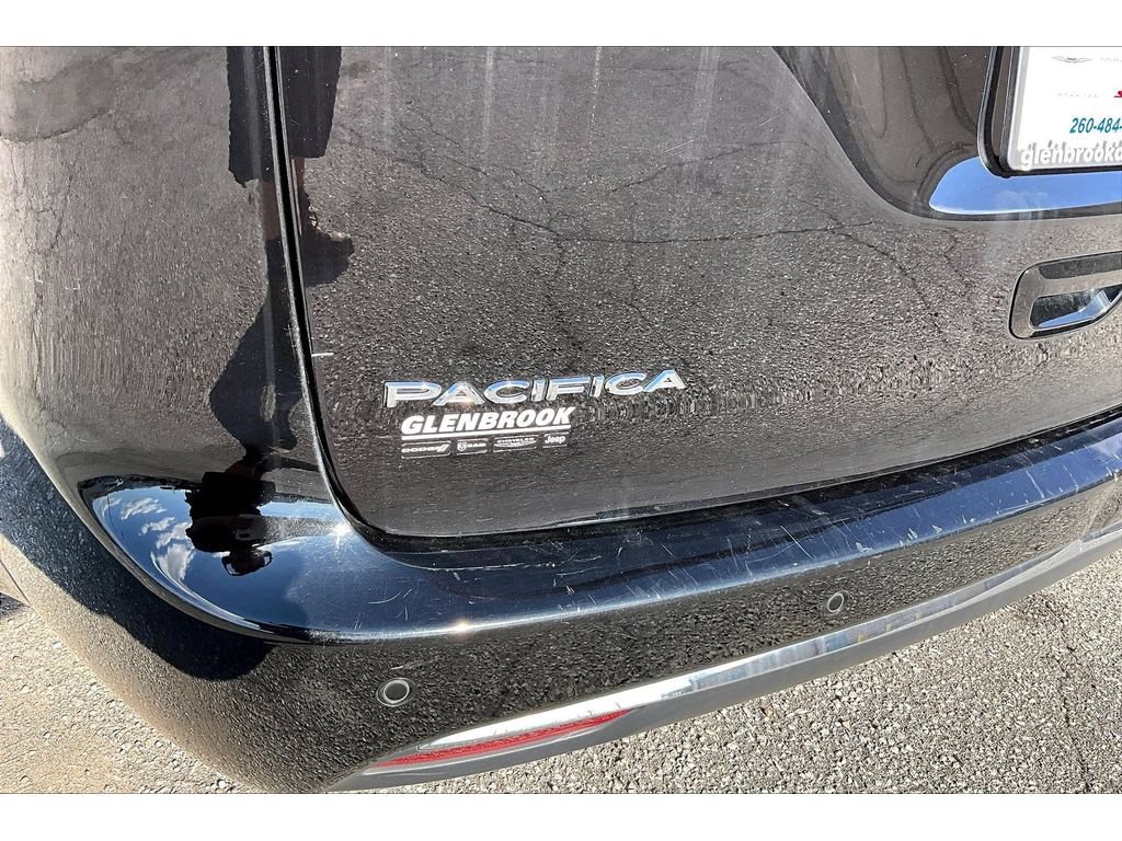 Used 2024 Chrysler Pacifica Touring-L FWD image 38