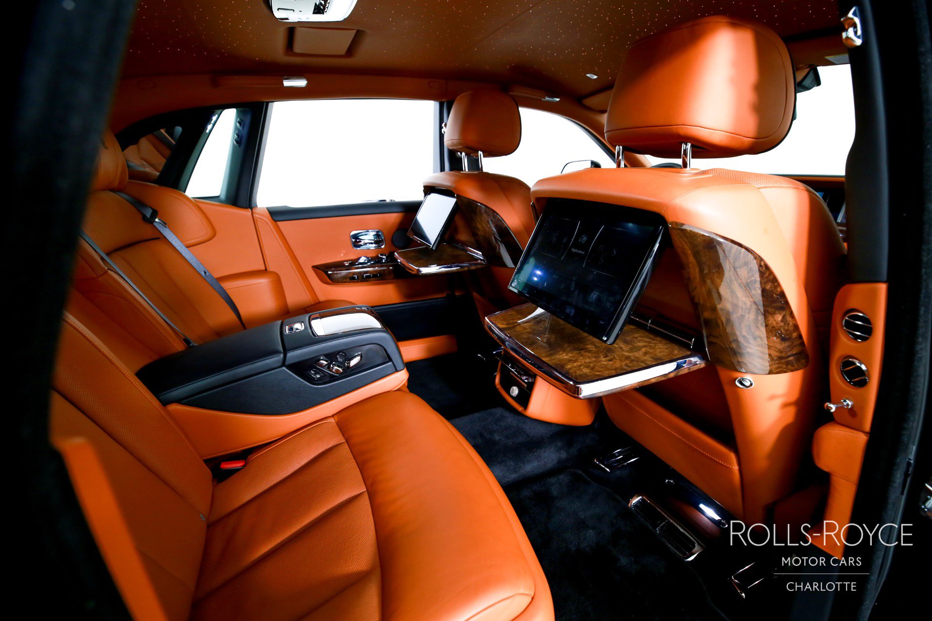 Used 2018 Rolls-Royce Phantom Sedan image 29