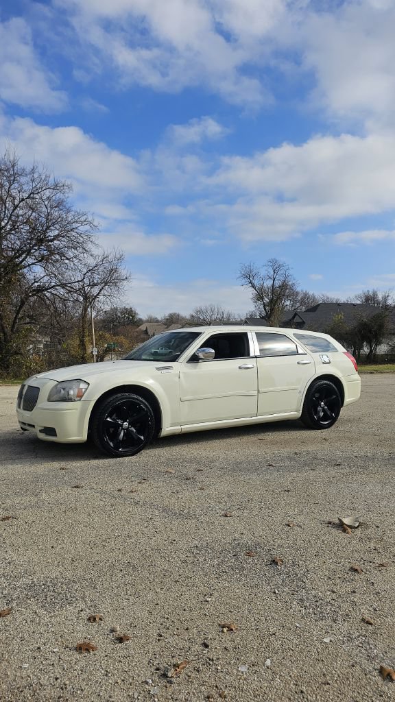 Used 2005 Dodge Magnum SE RWD image 1