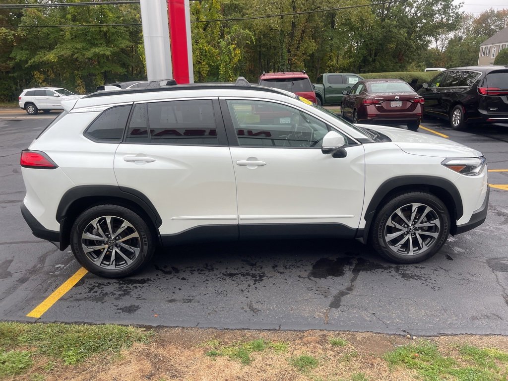 Used 2022 Toyota Corolla Cross XLE w/ Convenience Package image 6