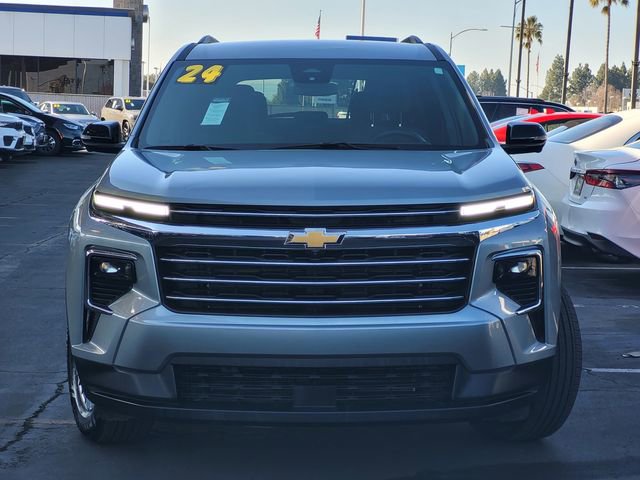 Used 2024 Chevrolet Traverse LT image 2