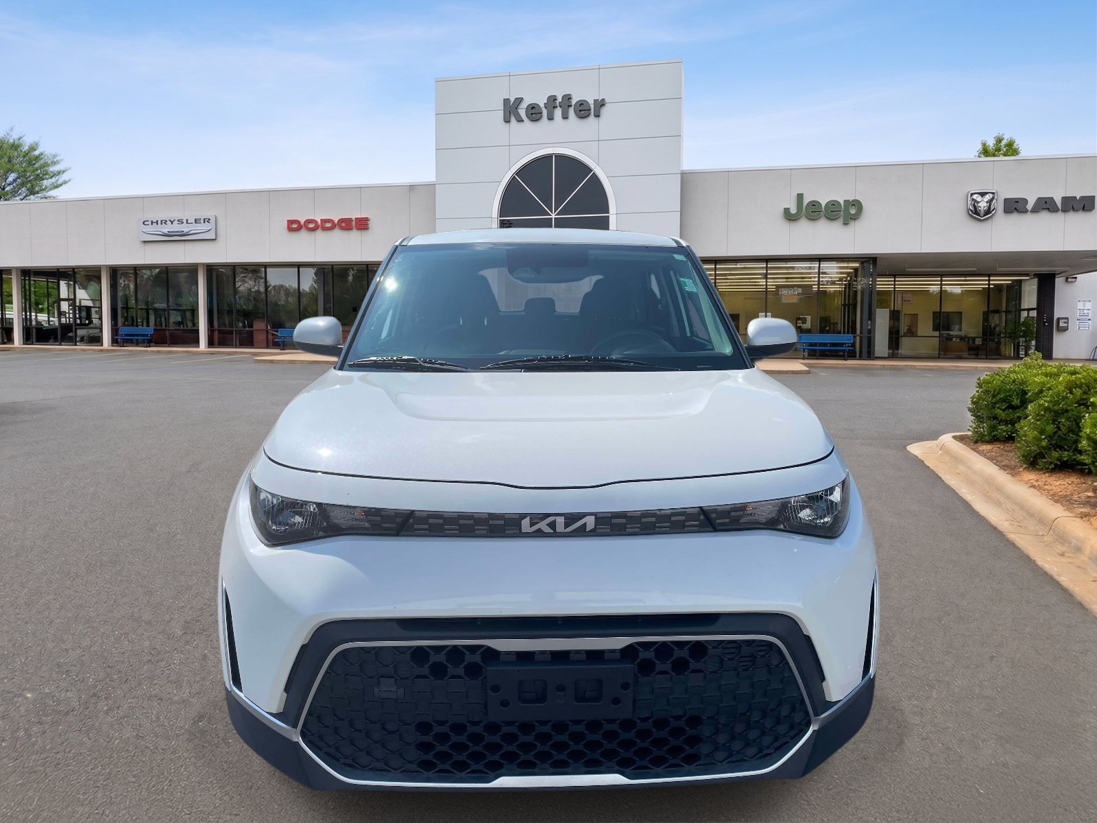 Used 2023 Kia Soul LX w/ LX Technology Package FWD image 3