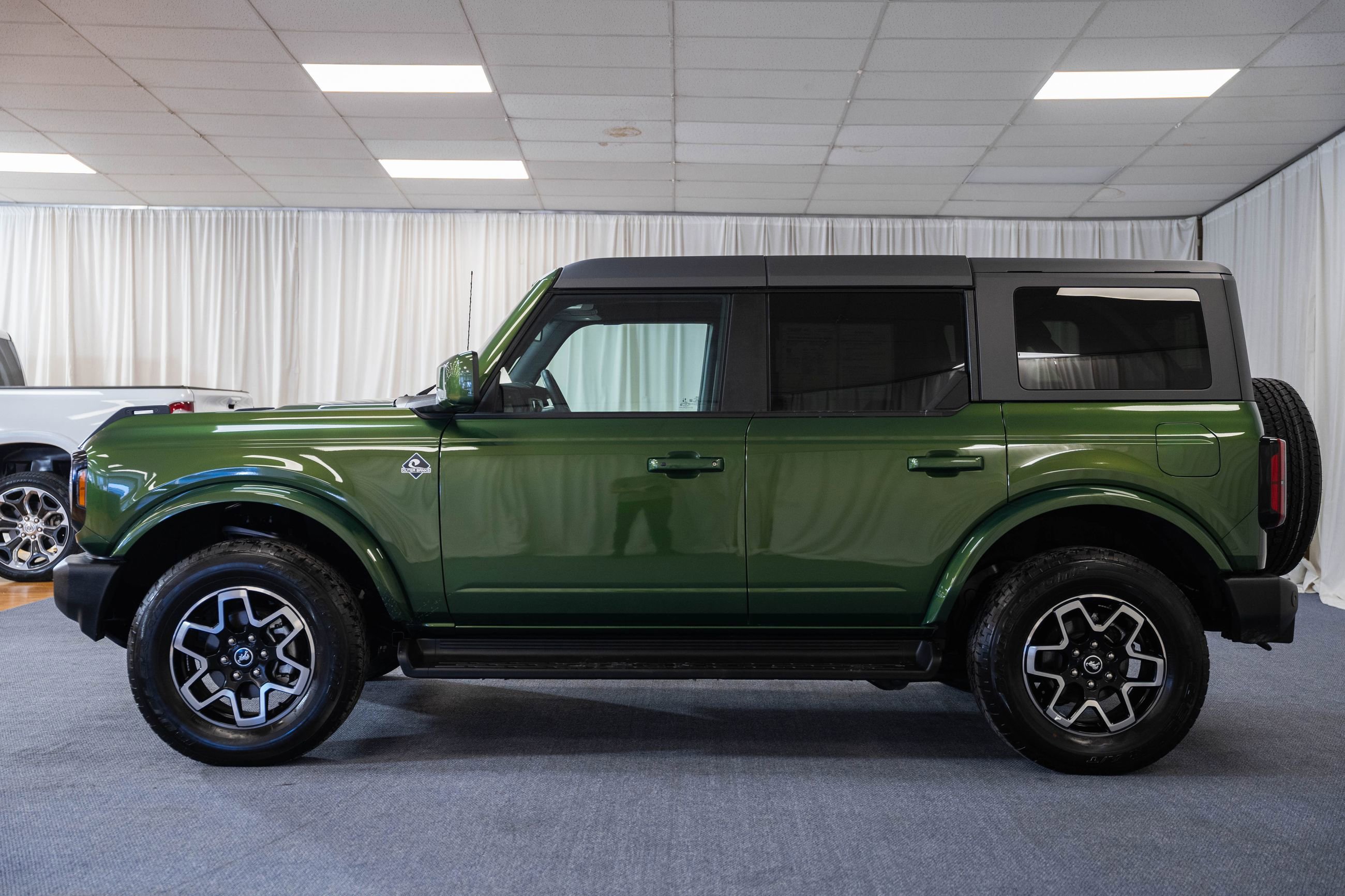 Used 2025 Ford Bronco Outer Banks image 5