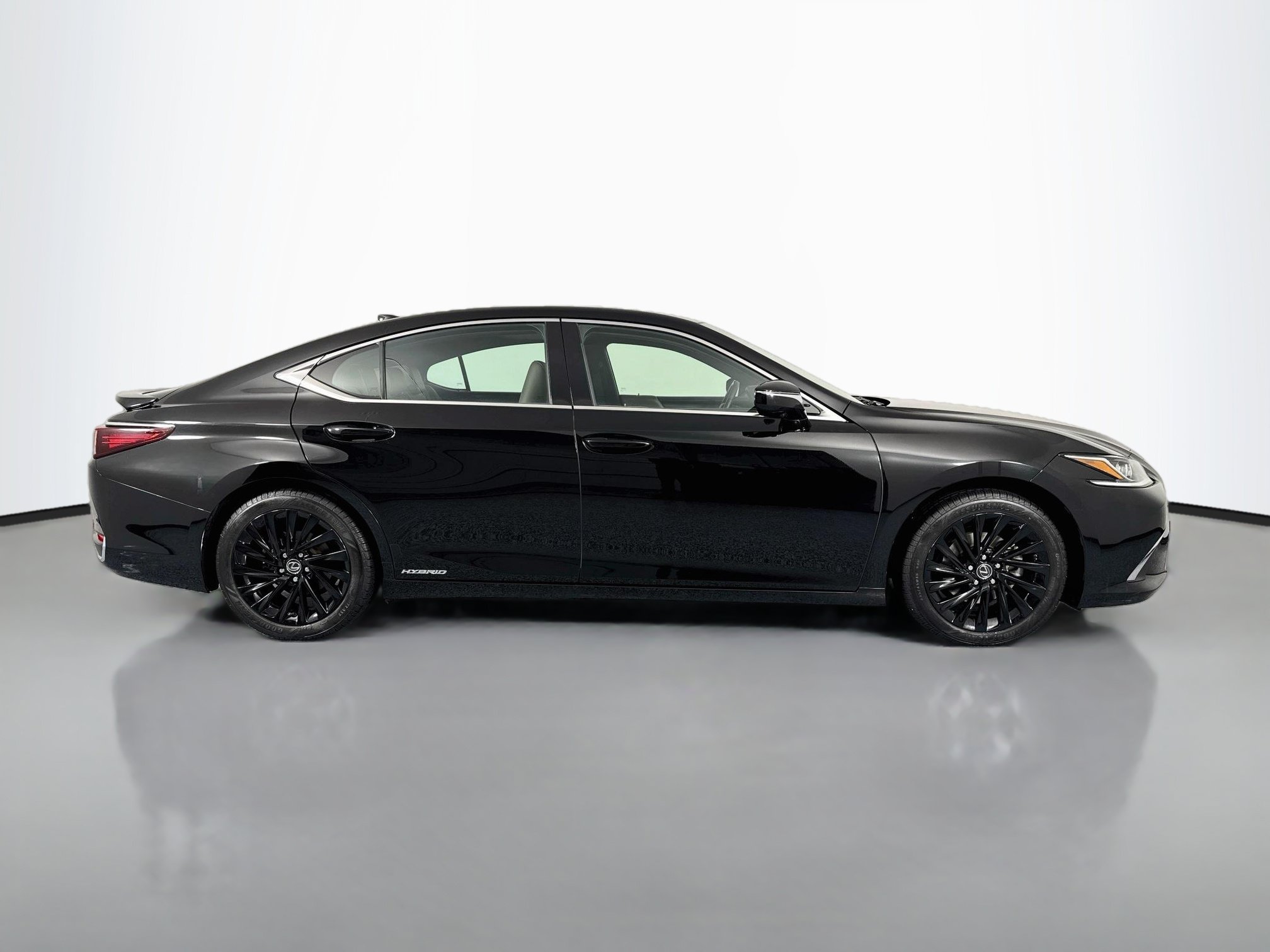 Used 2022 Lexus ES 300h w/ Accessory Package FWD image 4