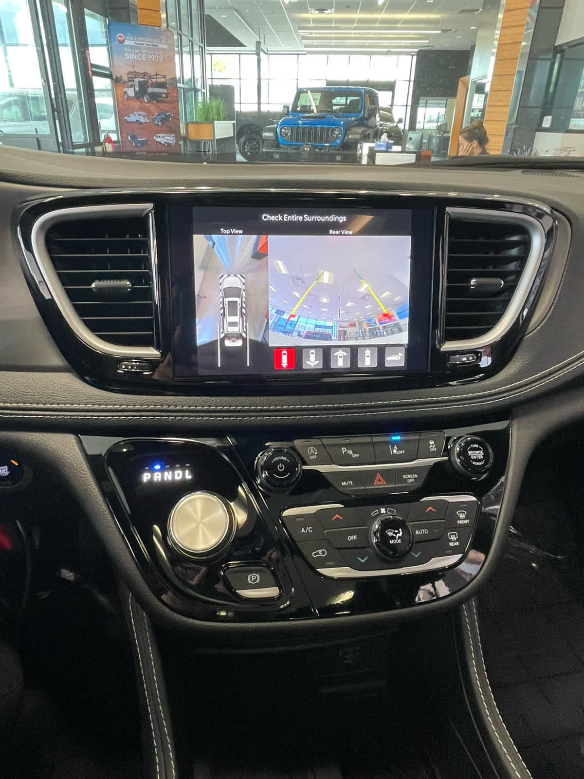 New 2027 Chrysler Pacifica Limited AWD/4WD image 15