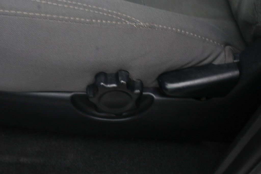 Used 2016 Toyota Tacoma SR image 17