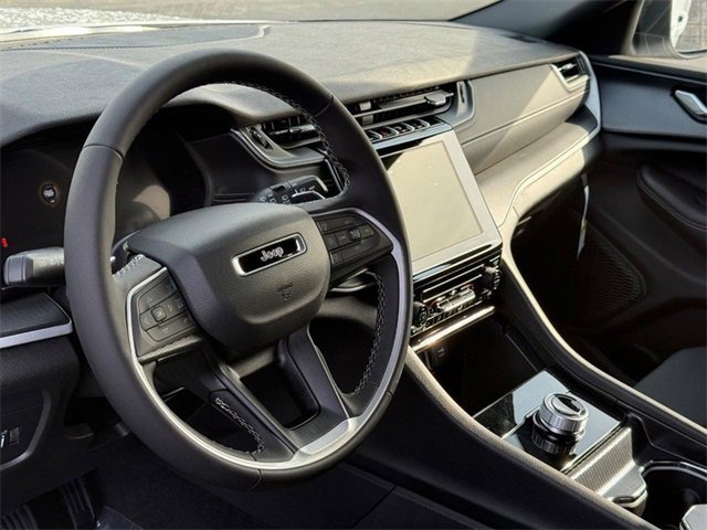 New 2025 Jeep Grand Cherokee L Laredo image 20