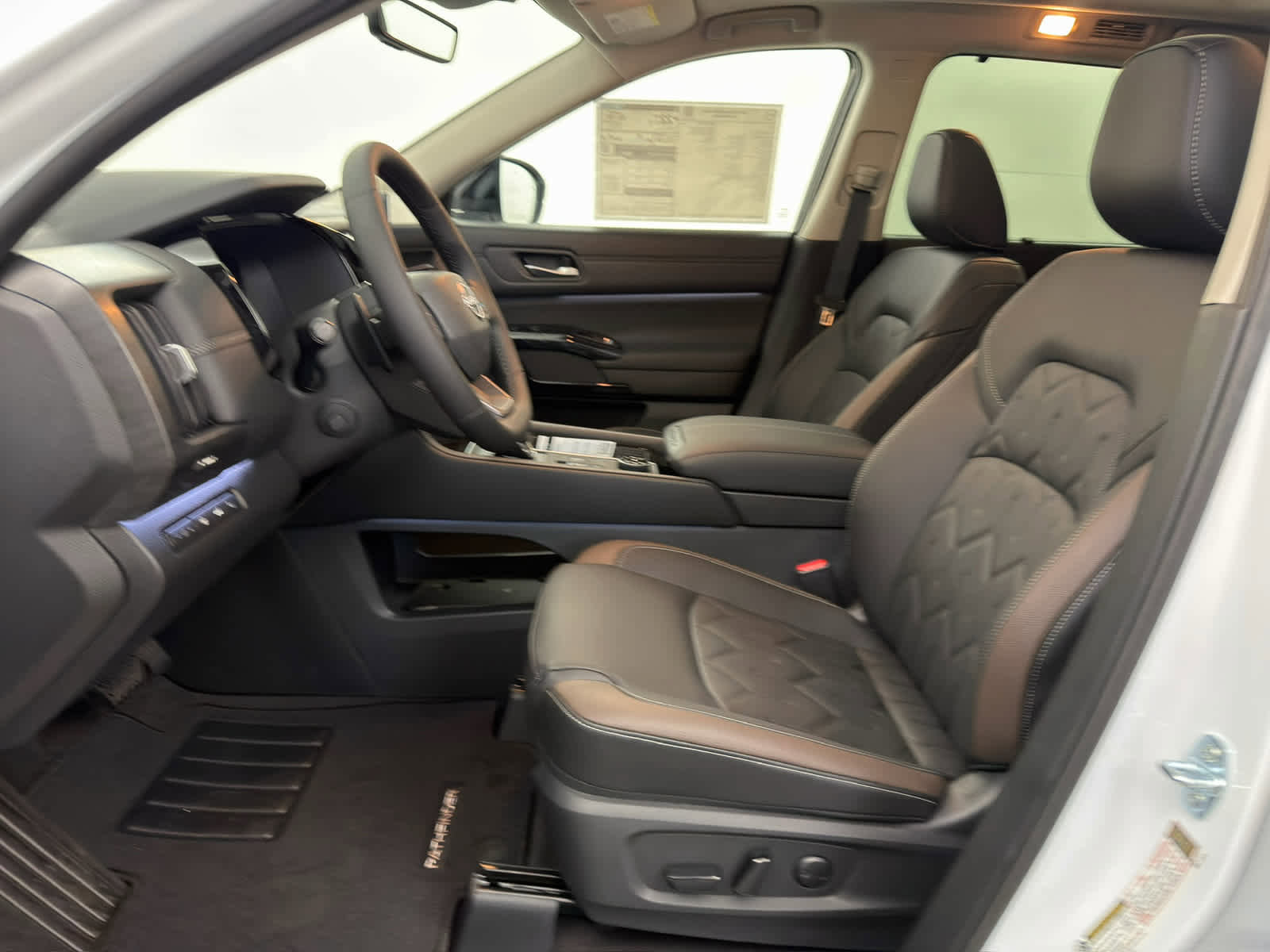 New 2026 Nissan Pathfinder Platinum AWD/4WD image 14