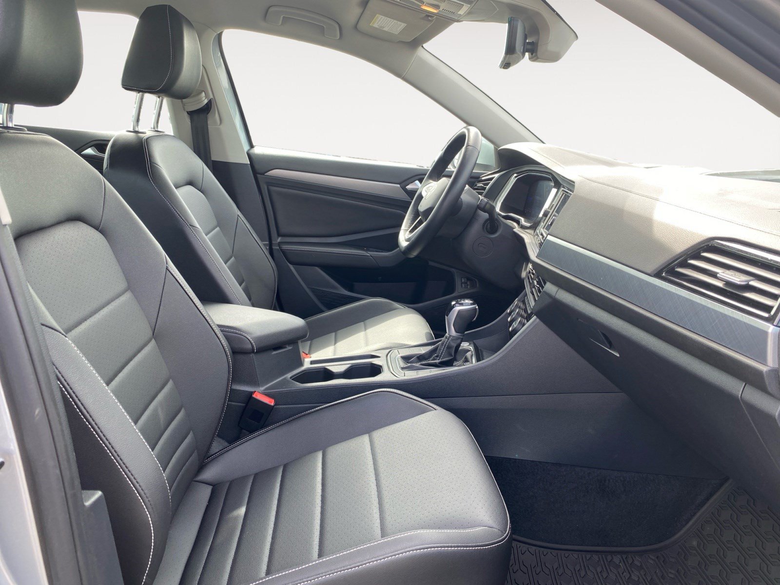 Used 2022 Volkswagen Jetta SE FWD image 17