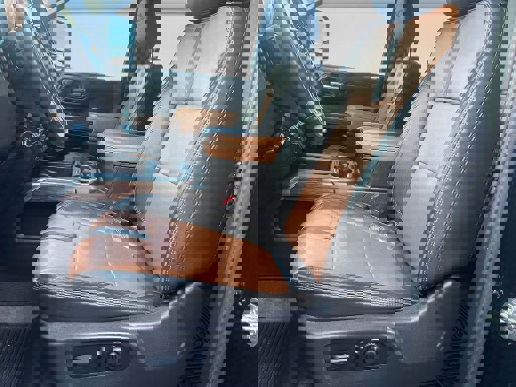 Used 2023 Chevrolet Silverado 3500 High Country w/ Snow Plow Prep/Camper Package image 10