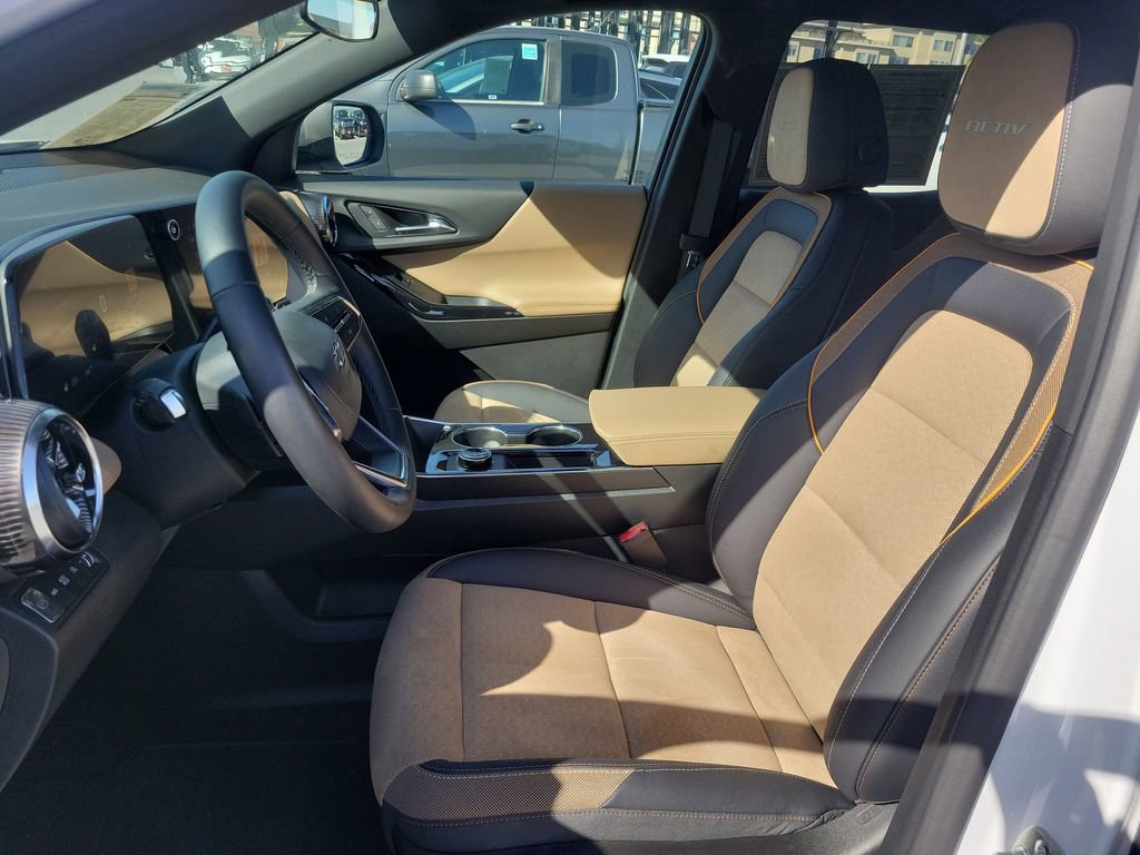 Used 2025 Chevrolet Equinox ACTIV w/ Convenience Package III image 19