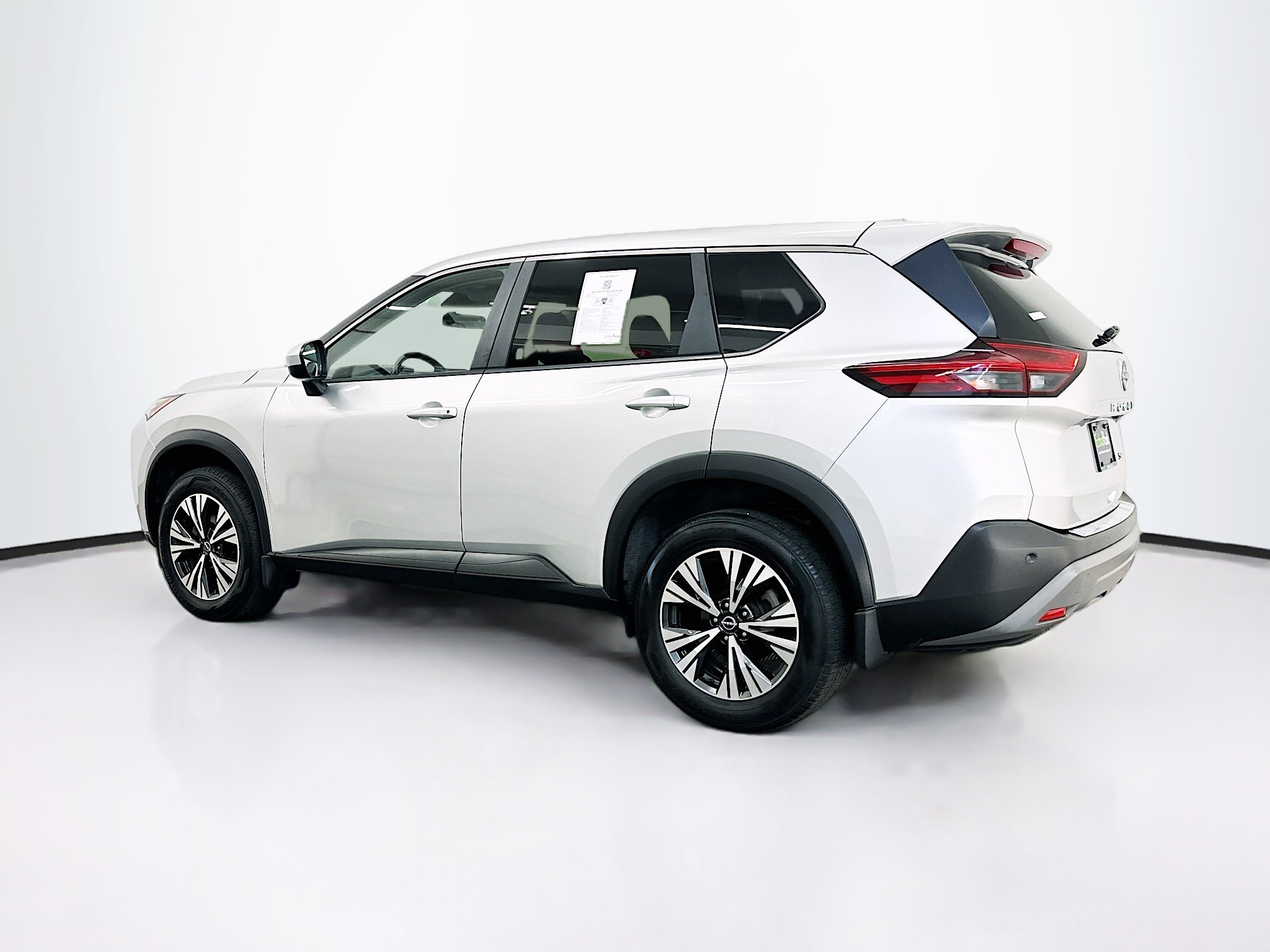 Used 2023 Nissan Rogue SV image 5