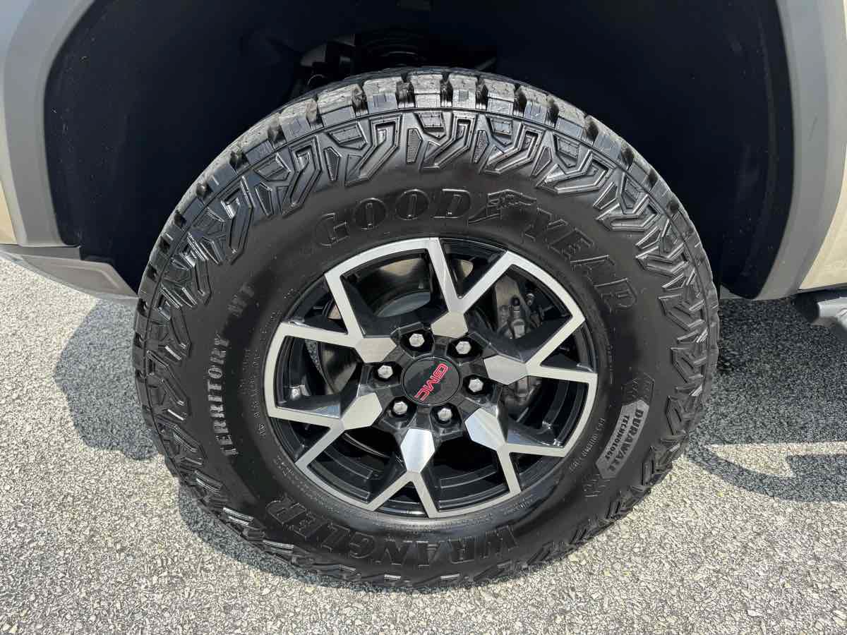 Used 2023 GMC Canyon AT4X AWD/4WD image 35