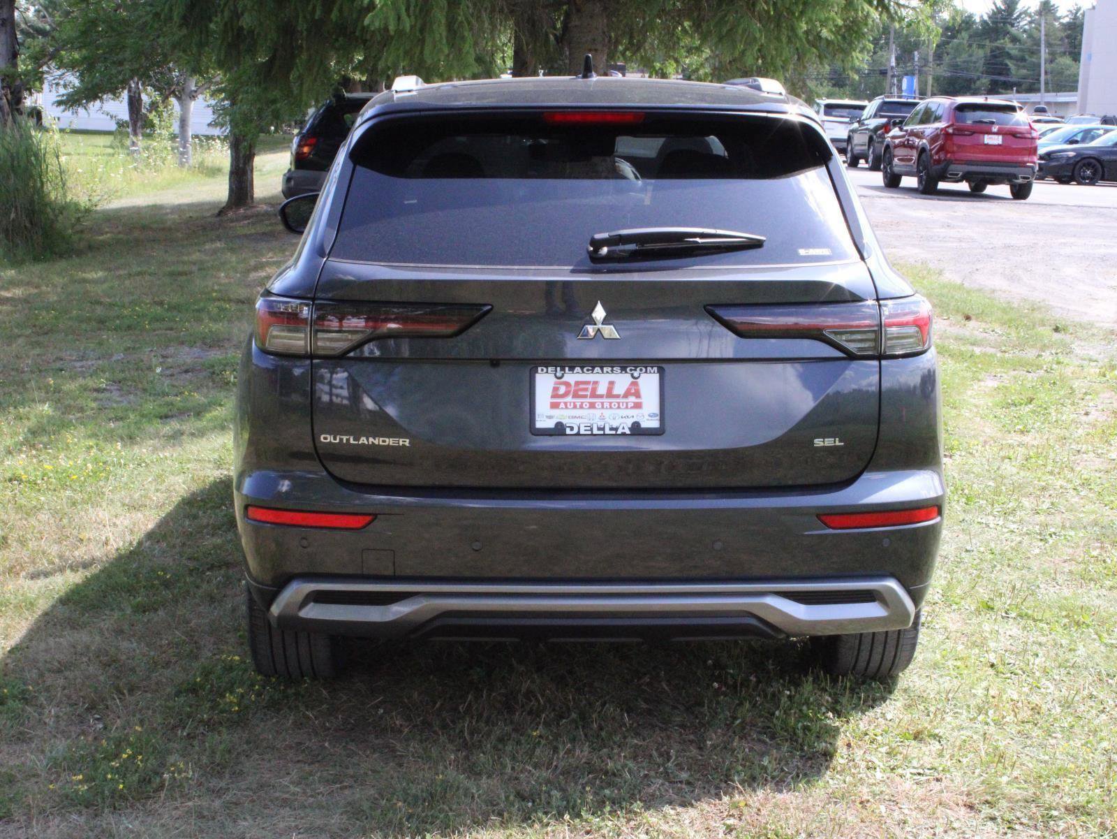 New 2025 Mitsubishi Outlander SEL image 8