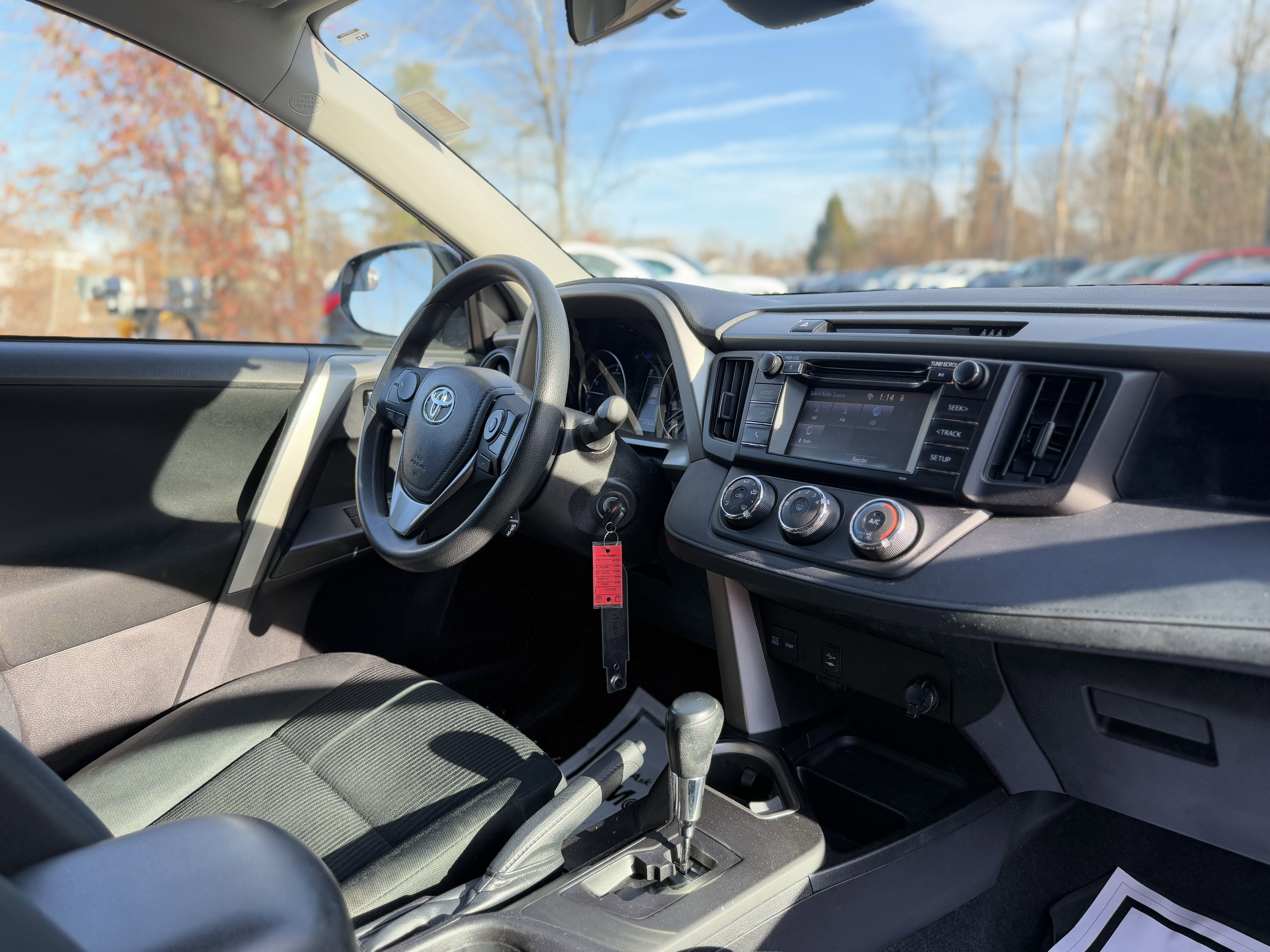 Used 2018 Toyota RAV4 LE image 36
