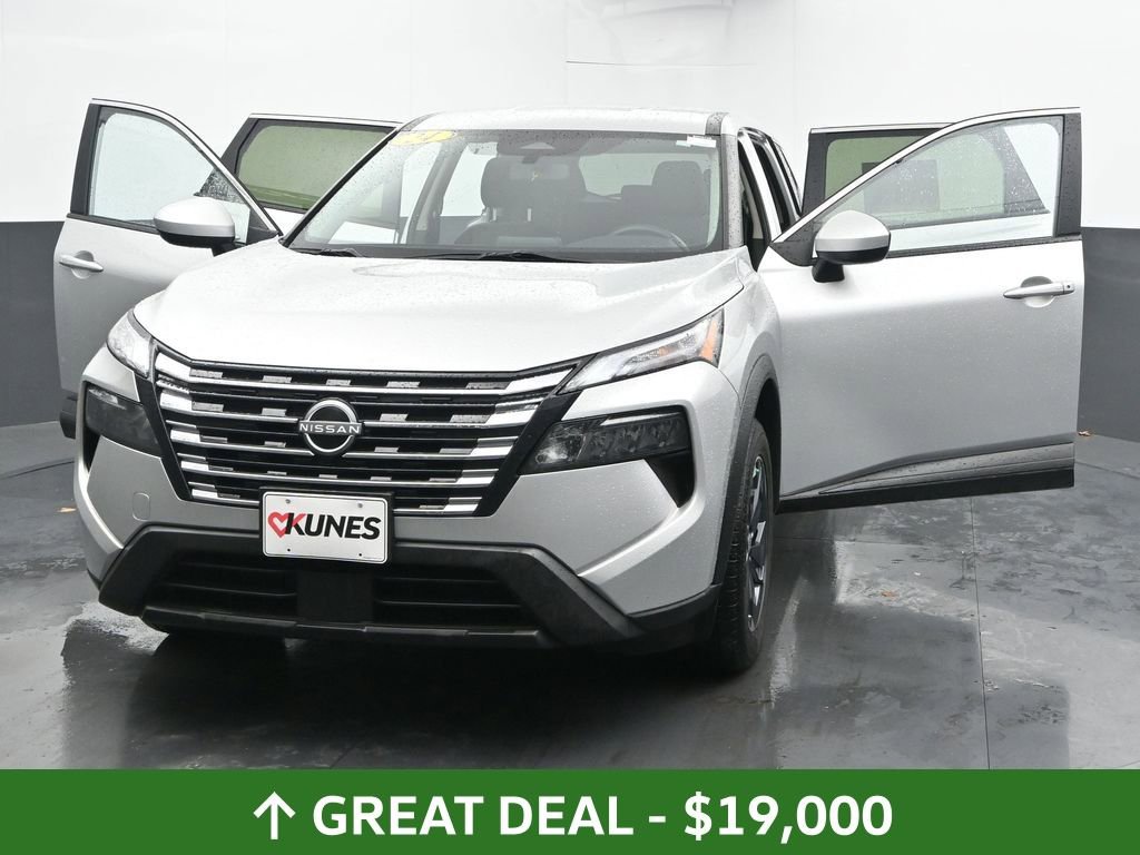 Used 2024 Nissan Rogue SV image 55