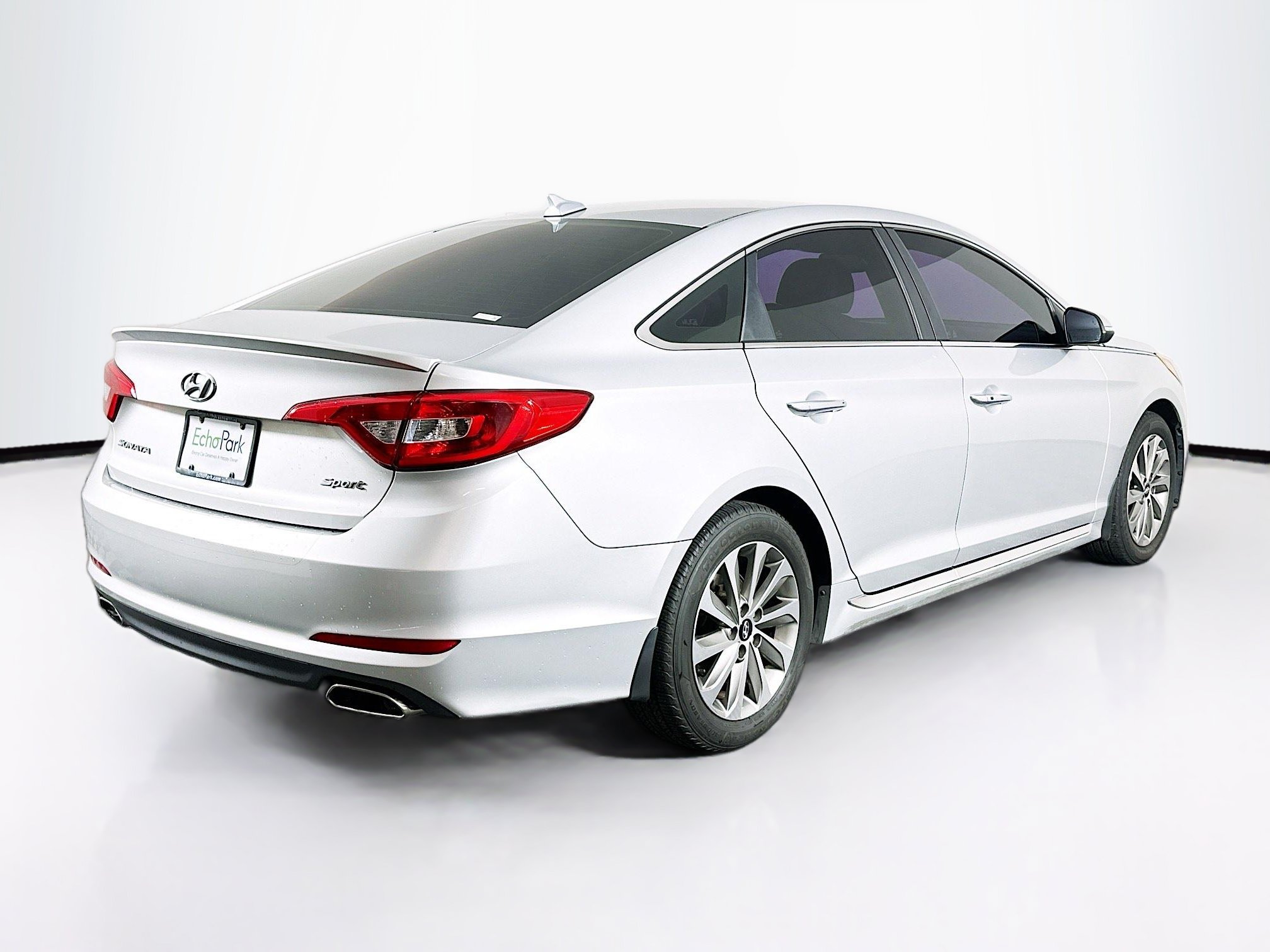 Used 2015 Hyundai Sonata Sport w/ Option Group 04 FWD image 9