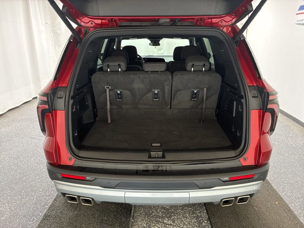 Used 2024 Chevrolet Traverse LT w/ LPO, Floor Liner Package AWD/4WD image 4