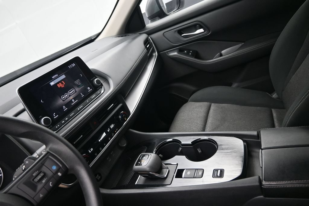 Used 2024 Nissan Rogue SV FWD image 19
