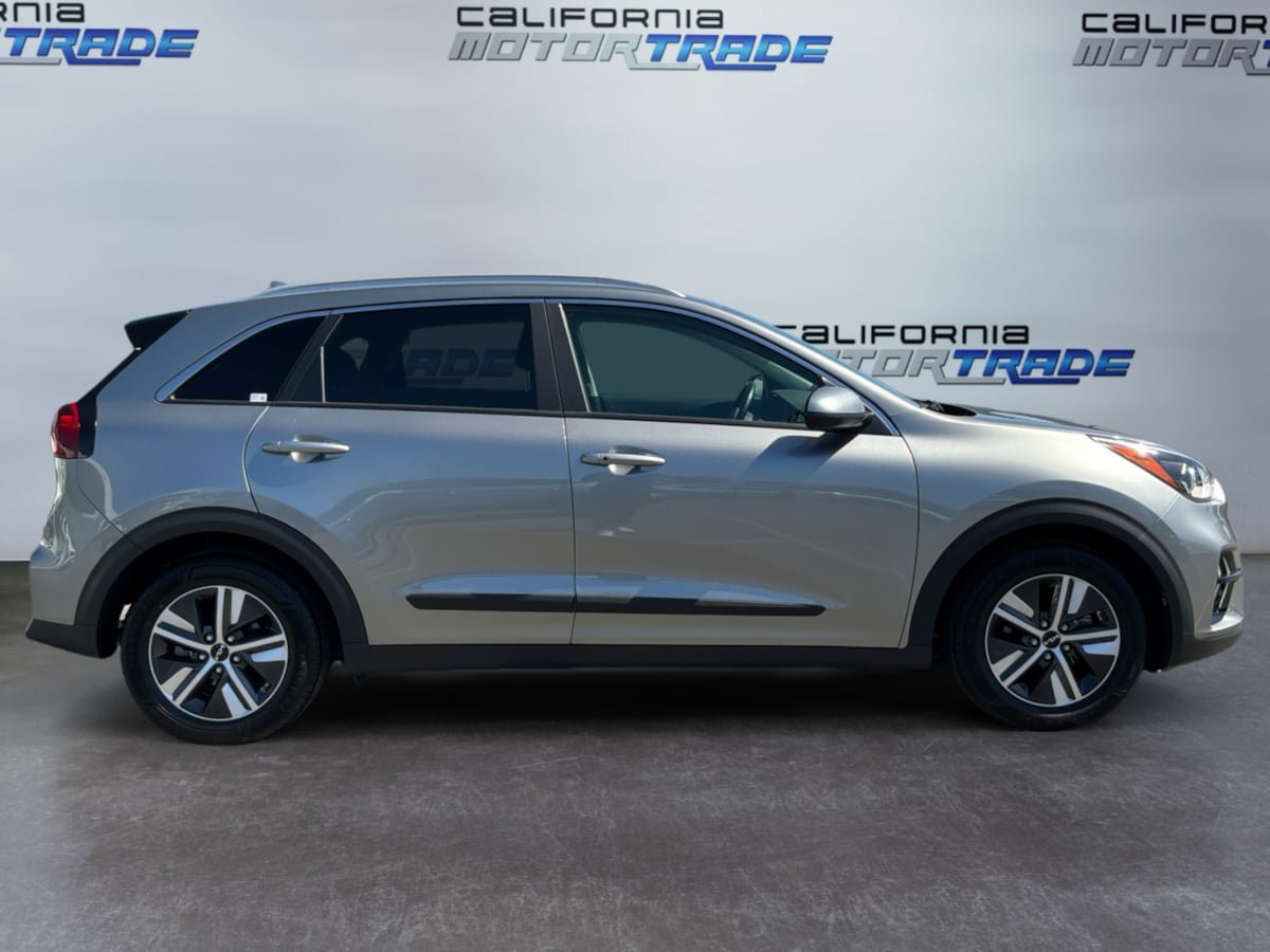 Used 2022 Kia Niro LXS FWD image 4