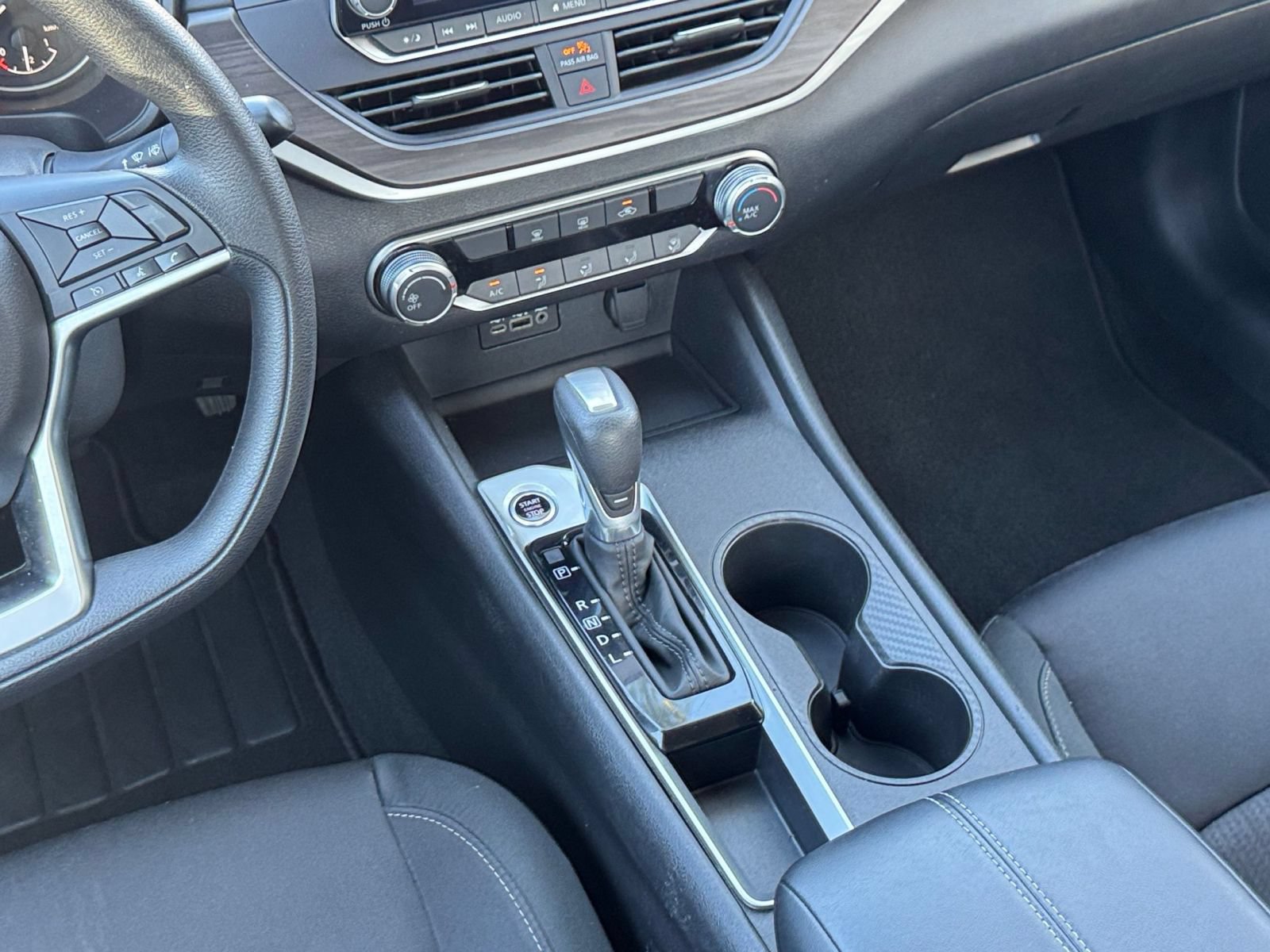 Used 2025 Nissan Altima 2.5 SV FWD image 41