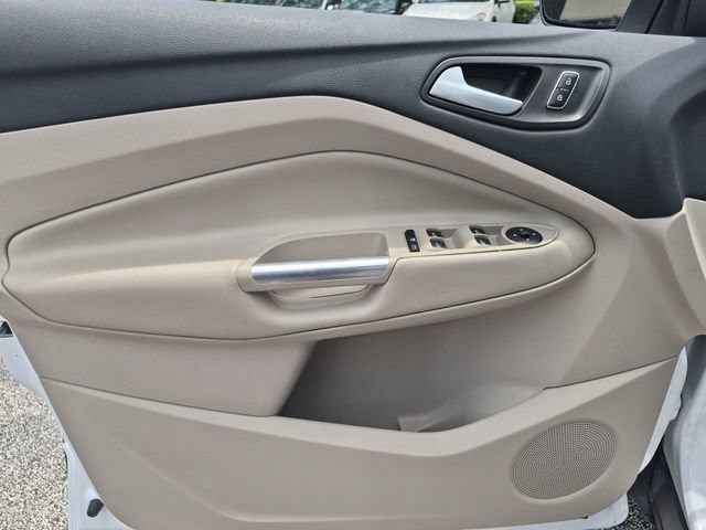 Used 2016 Ford Escape SE w/ Equipment Group 201A FWD image 9