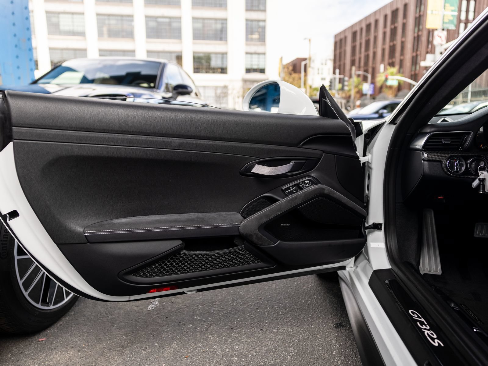 Certified 2019 Porsche 911 GT3 RS RWD image 36
