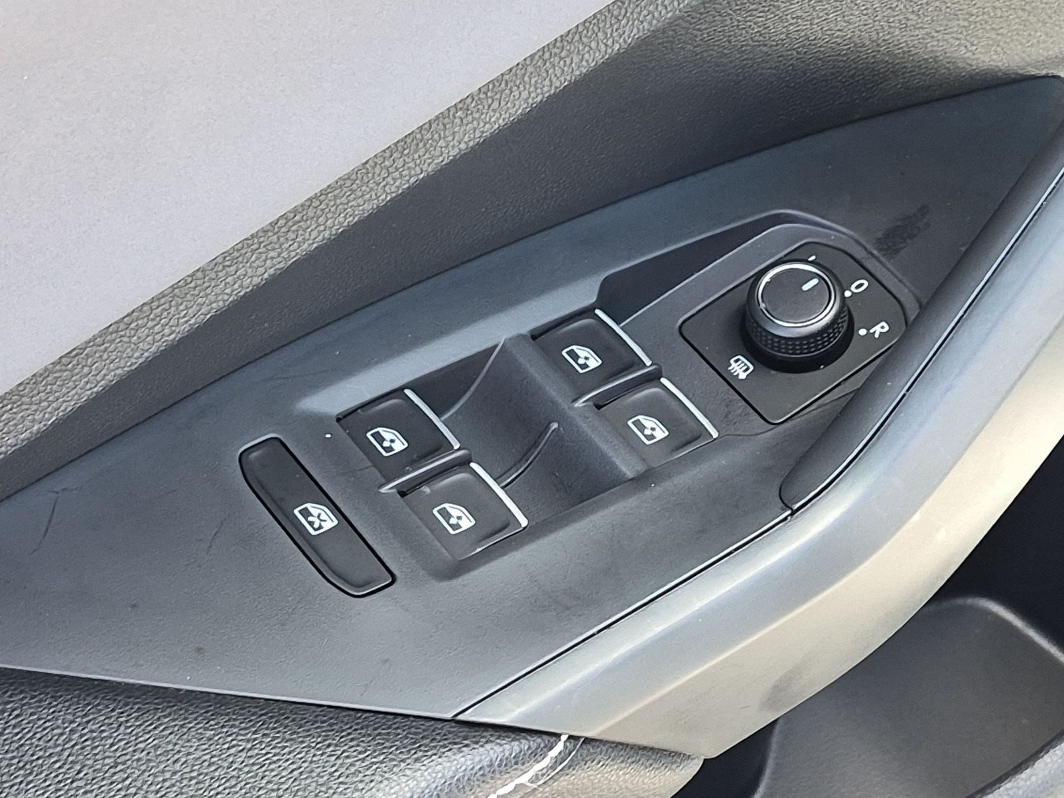 Used 2026 Volkswagen Jetta SE FWD image 13