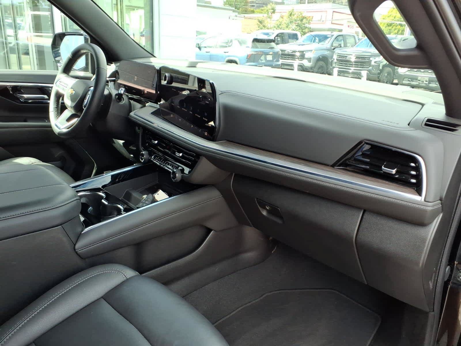 Used 2026 Chevrolet Suburban LT w/ Comfort Package AWD/4WD image 20