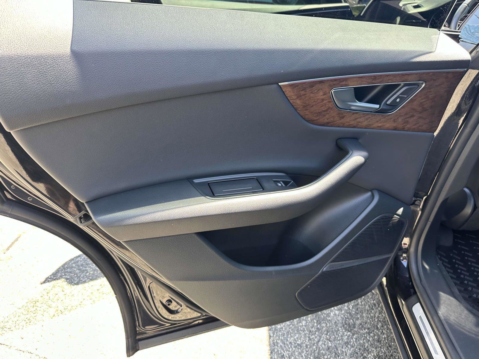 Used 2019 Audi Q8 Premium Plus w/ Premium Plus image 19