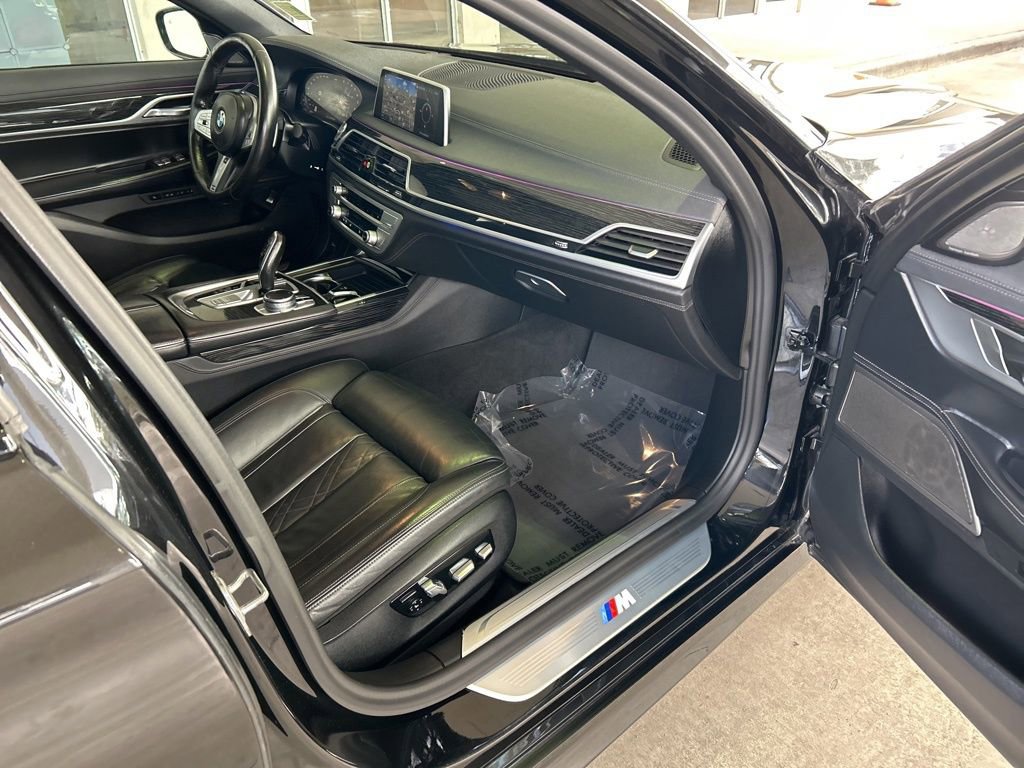 Used 2022 BMW 740i xDrive w/ M Sport Package image 22