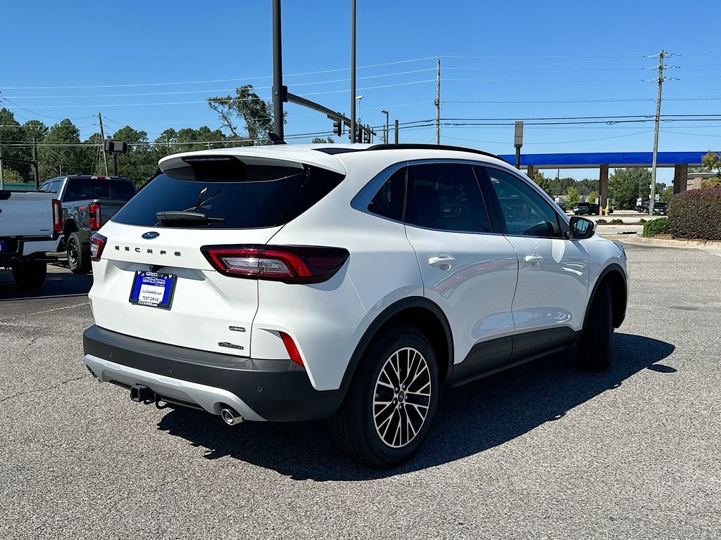 New 2025 Ford Escape SE w/ Class II Trailer Tow Package image 7