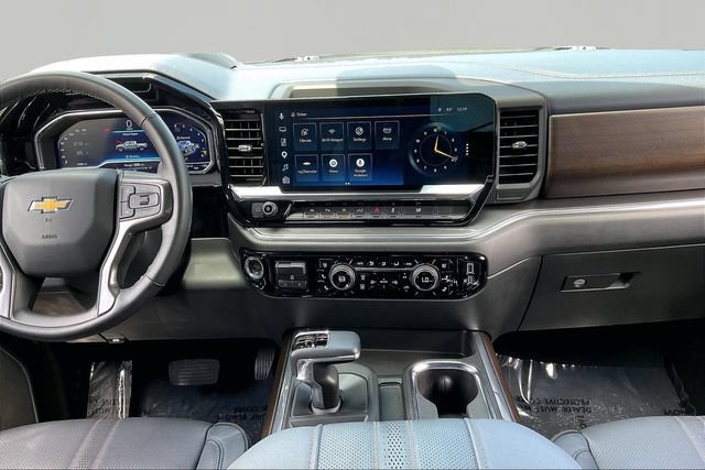 Used 2025 Chevrolet Silverado 1500 High Country w/ Technology Package AWD/4WD image 9