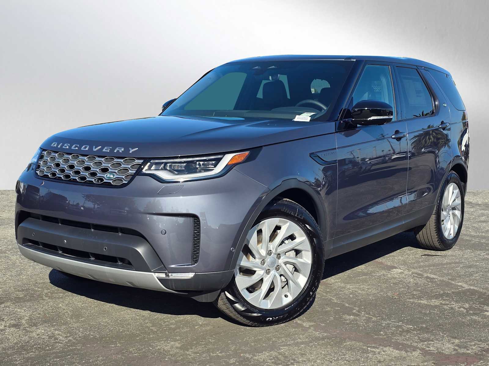 New 2025 Land Rover Discovery S image 1