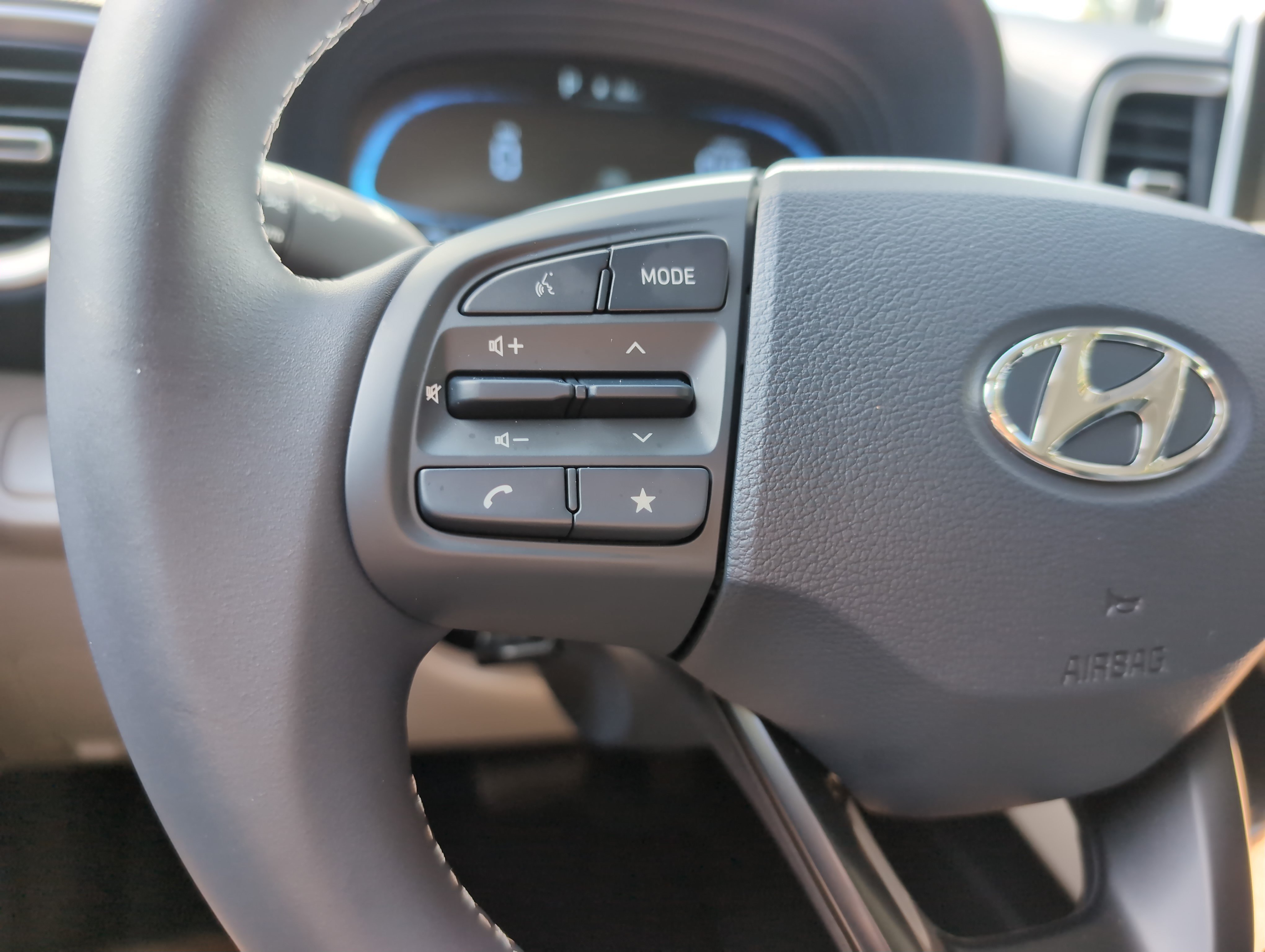 Used 2026 Hyundai Venue SEL FWD image 19