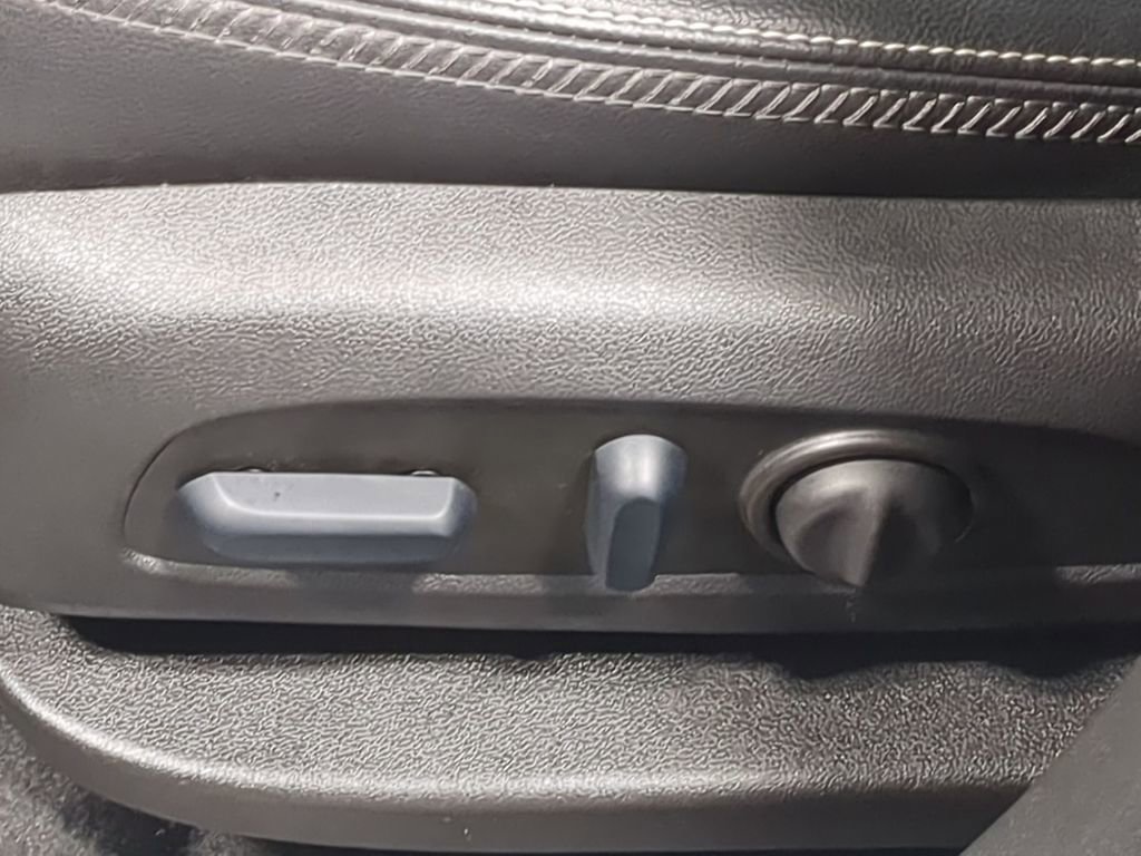 Used 2023 GMC Terrain Denali w/ Denali Premium Package image 17