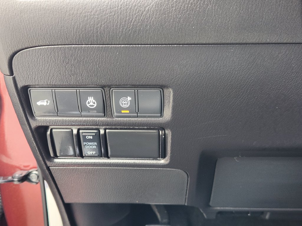 Used 2022 Nissan Armada Platinum w/ Captain's Chairs Package RWD image 21