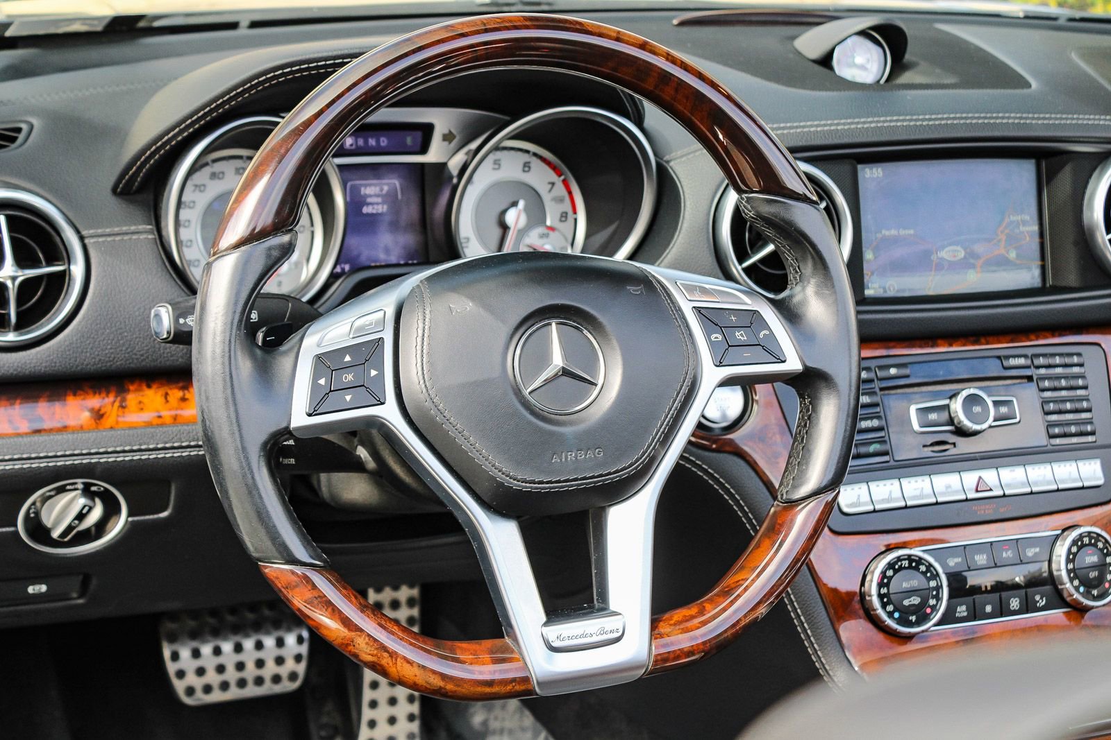 Used 2014 Mercedes-Benz SL 550 image 17