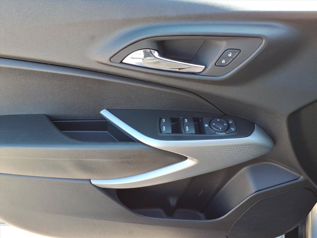 Used 2026 Chevrolet Trax LS w/ Driver Confidence Package FWD image 19