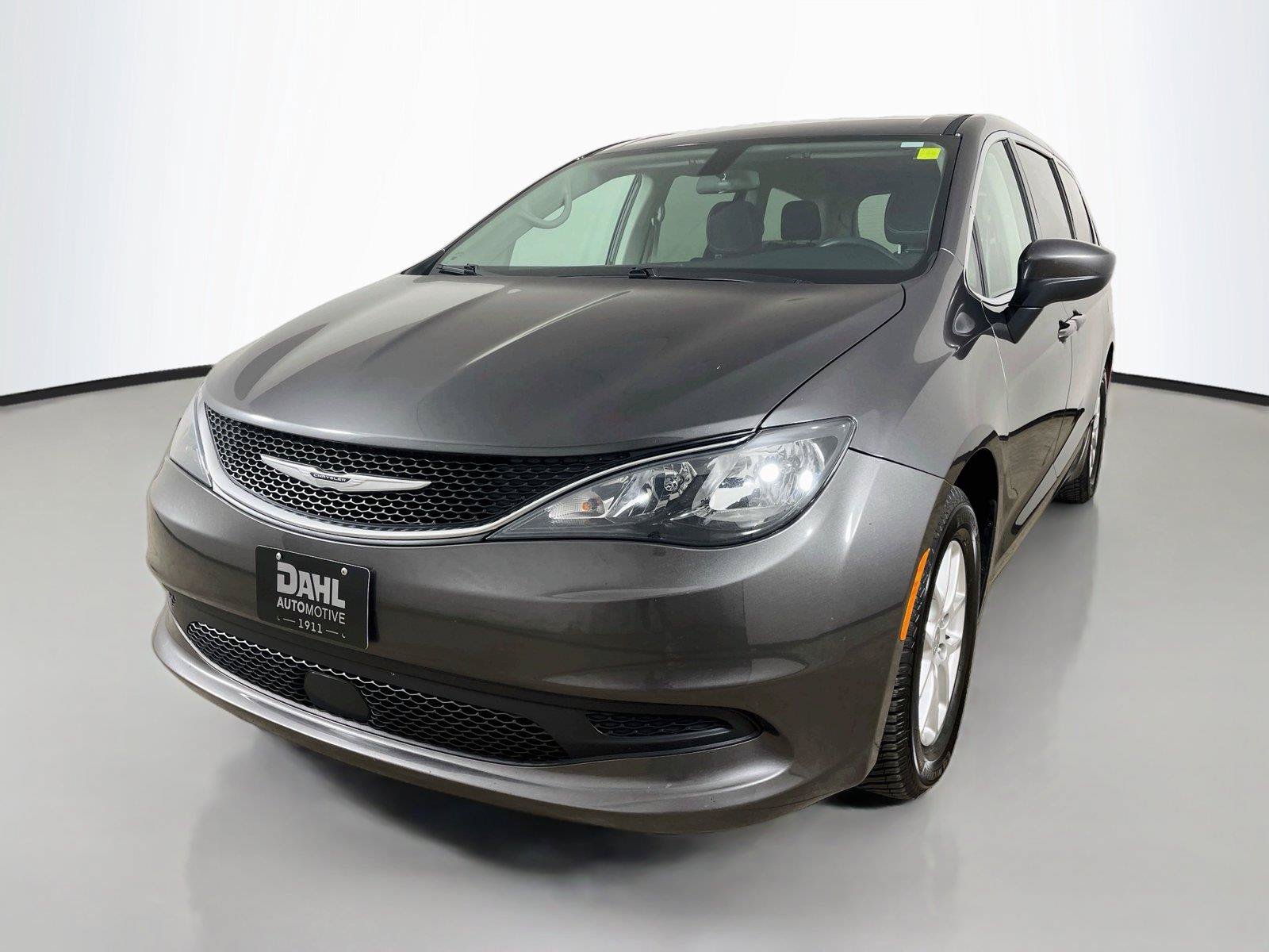 Used 2021 Chrysler Voyager LX FWD image 4