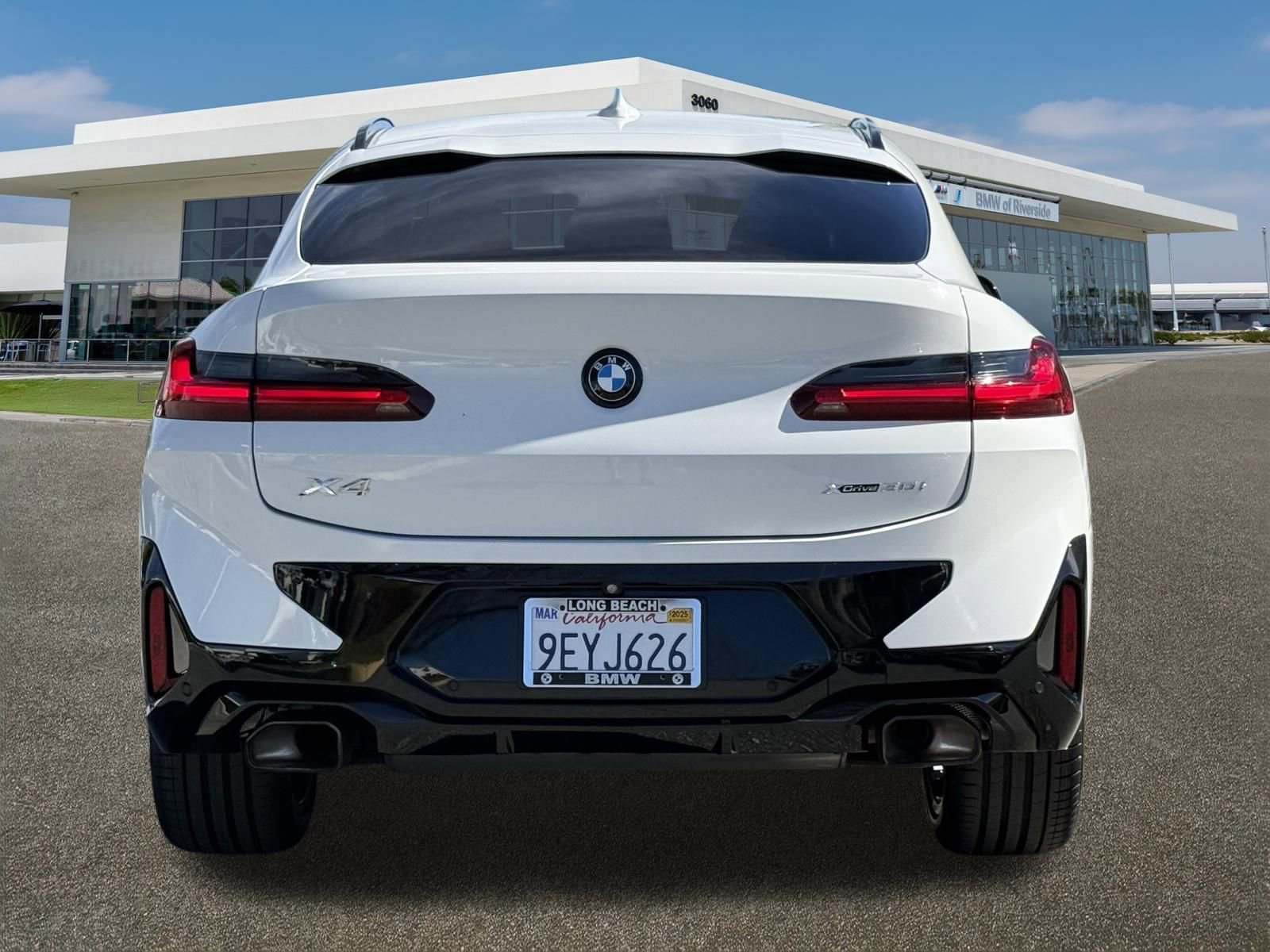 Used 2023 BMW X4 xDrive30i w/ M Sport Package image 9