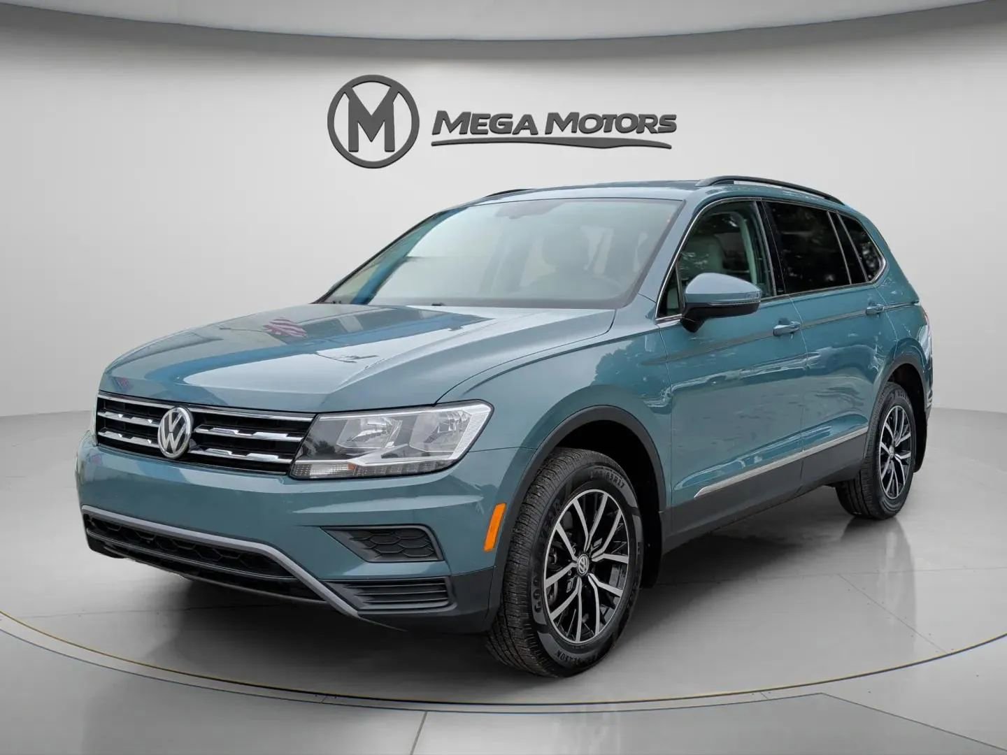 Used 2021 Volkswagen Tiguan SE image 1