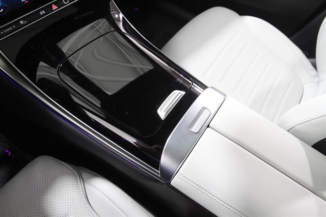Used 2025 Mercedes-Benz GLC 300 4MATIC image 16