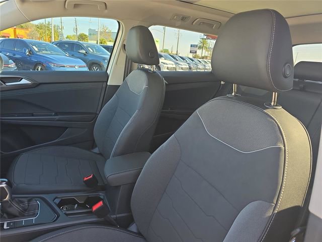 New 2026 Volkswagen Taos SE FWD image 14
