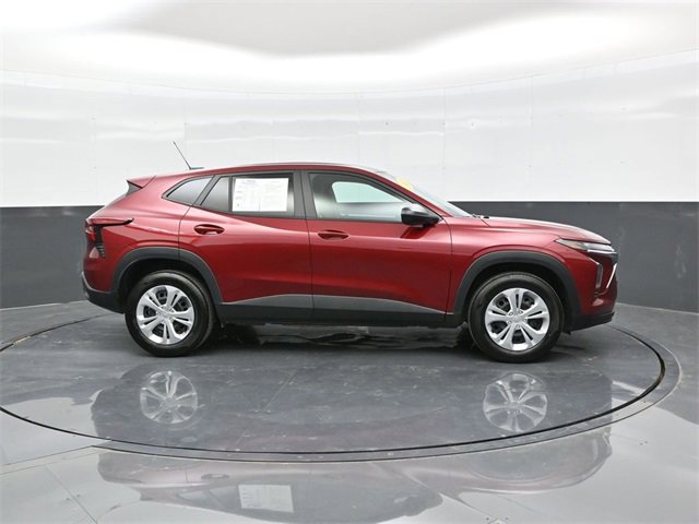 Used 2025 Chevrolet Trax LS image 8